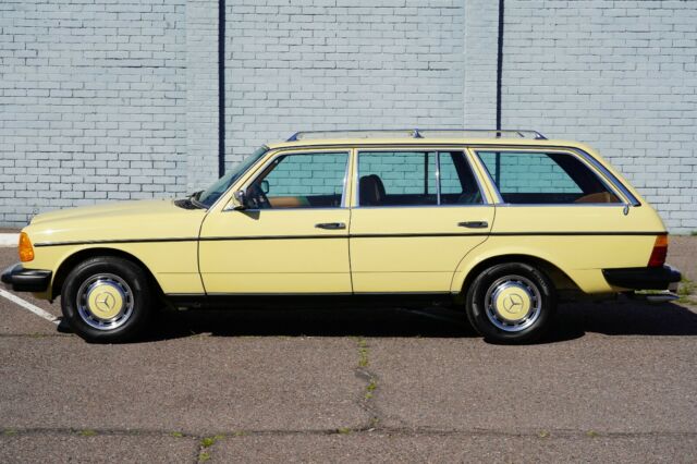 Mercedes-Benz 300-Series 1979 image number 10