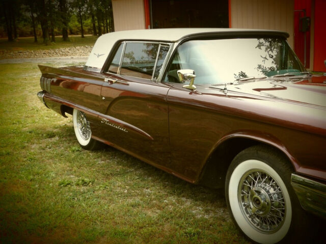 Ford Thunderbird 1960 image number 31