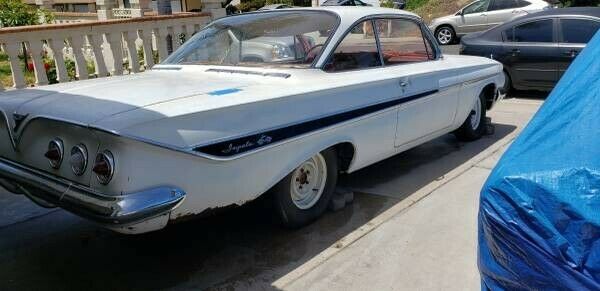 Chevrolet Impala 1961 image number 2