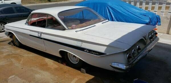 Chevrolet Impala 1961 image number 21