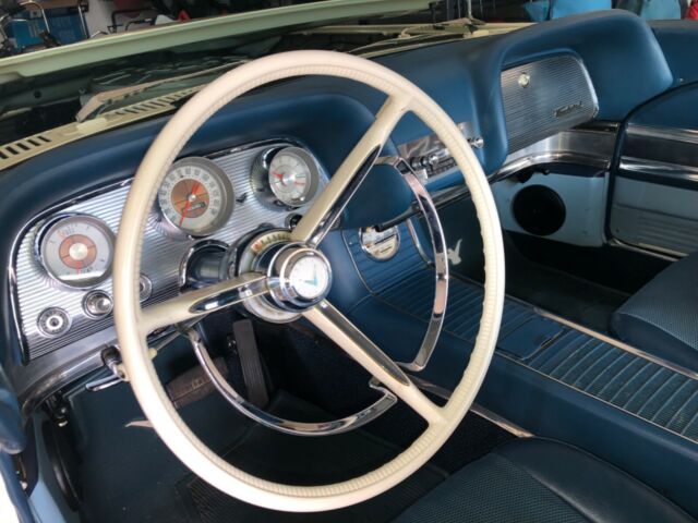 Ford Thunderbird 1960 image number 19