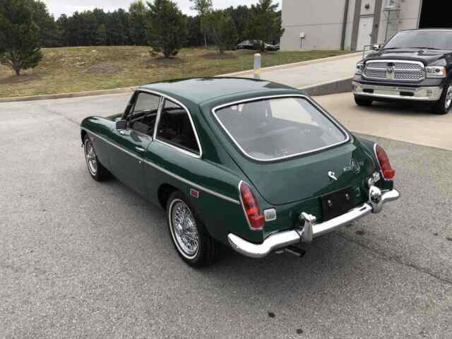 MG B GT 1969 image number 10