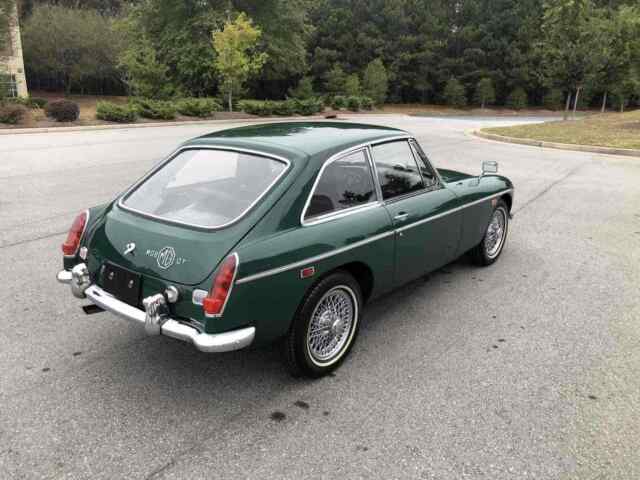 MG B GT 1969 image number 33