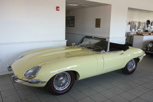 Jaguar E-Type 1967 image number 34