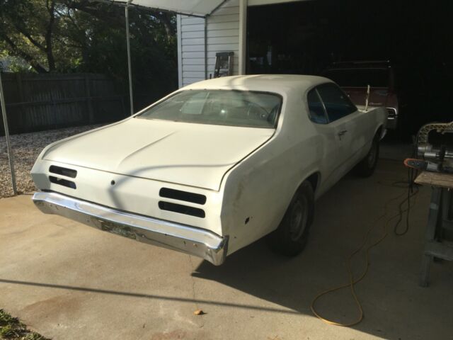 Plymouth Duster 1972 image number 14