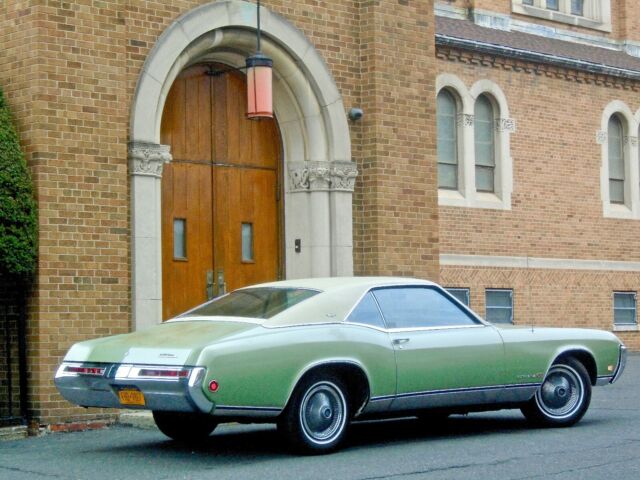 Buick Riviera 1969 image number 2