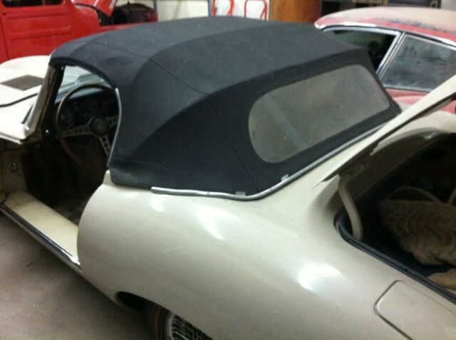 Jaguar E-Type 1969 image number 4