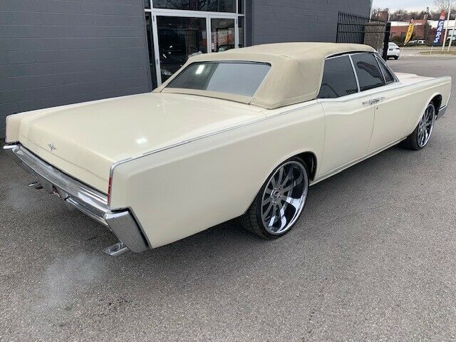 Lincoln Continental 1967 image number 1