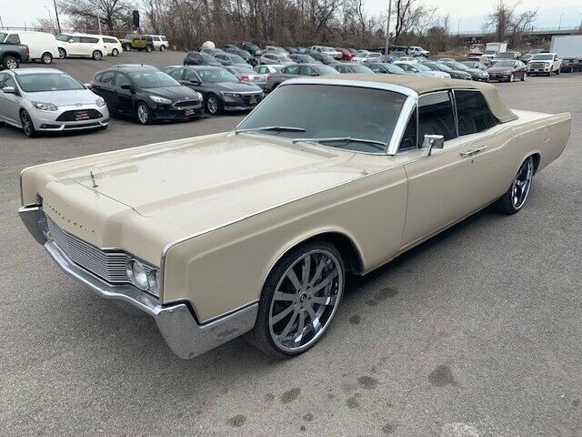 Lincoln Continental 1967 image number 2