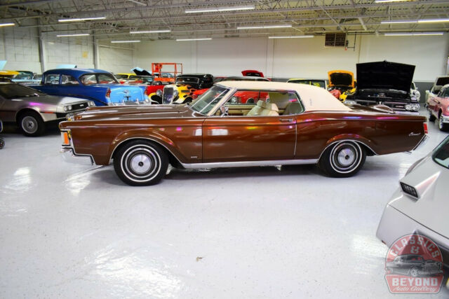 Lincoln Mark III 1971 image number 2