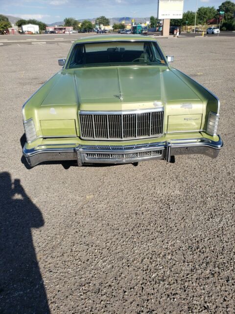 Lincoln Continental 1975 image number 2