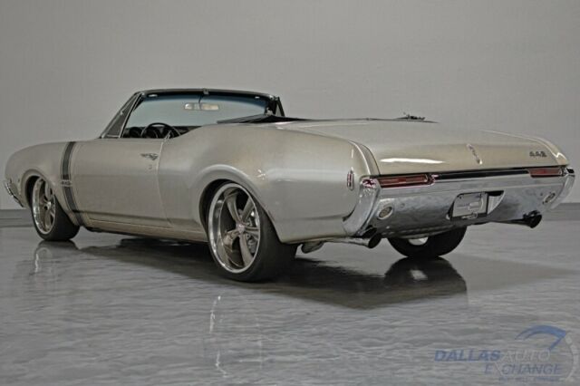 Oldsmobile Cutlass 1968 image number 11