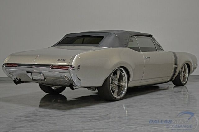 Oldsmobile Cutlass 1968 image number 15