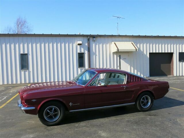 Ford Mustang 1965 image number 2