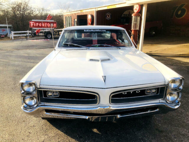 Pontiac Le Mans 1966 image number 1