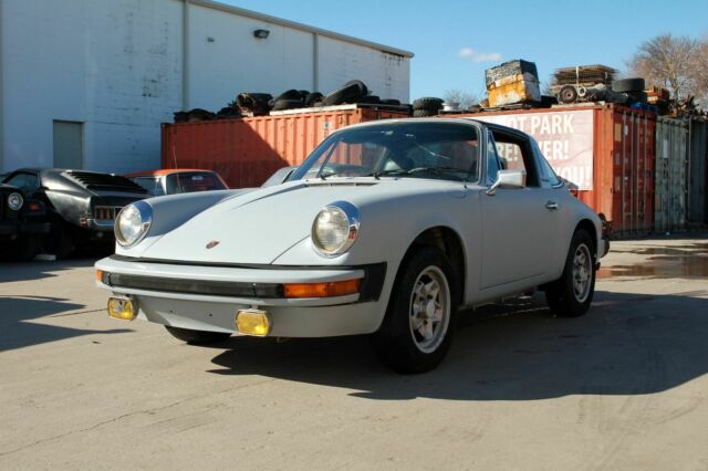 Porsche 911 1975 image number 13