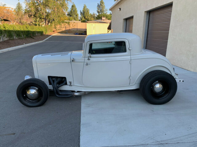 Ford 3 window Coupe 1932 image number 2