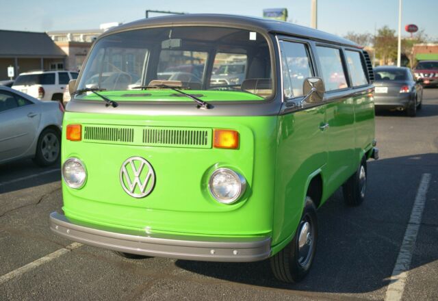 Volkswagen Bus/Vanagon 1973 image number 10