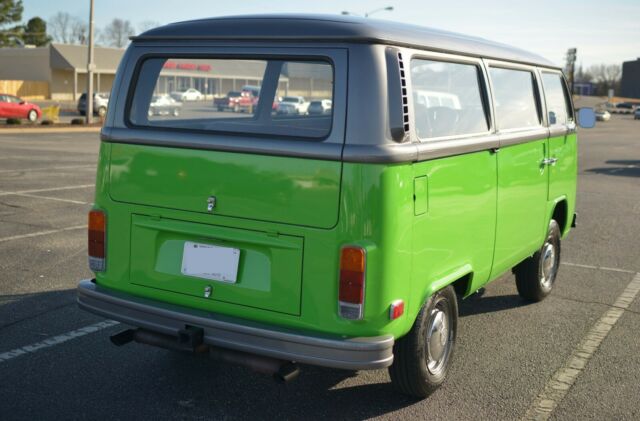 Volkswagen Bus/Vanagon 1973 image number 12