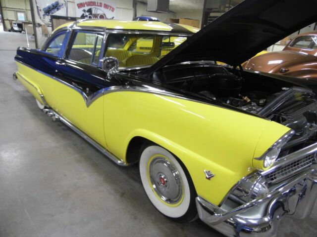 Ford Crown Victoria 1955 image number 12