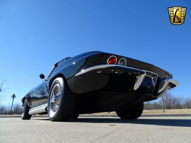 Chevrolet Corvette 1965 image number 10