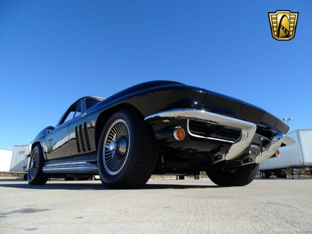 Chevrolet Corvette 1965 image number 22