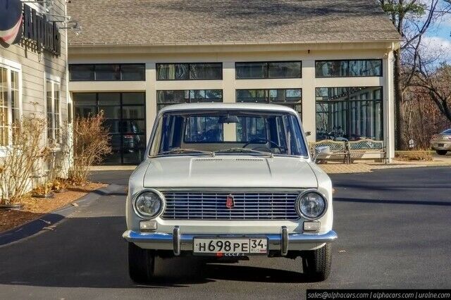 Lada VAZ 2102 1978 image number 1