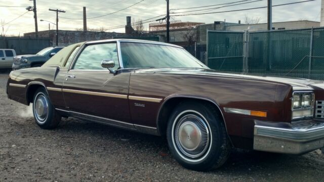 Oldsmobile Toronado 1977 image number 0