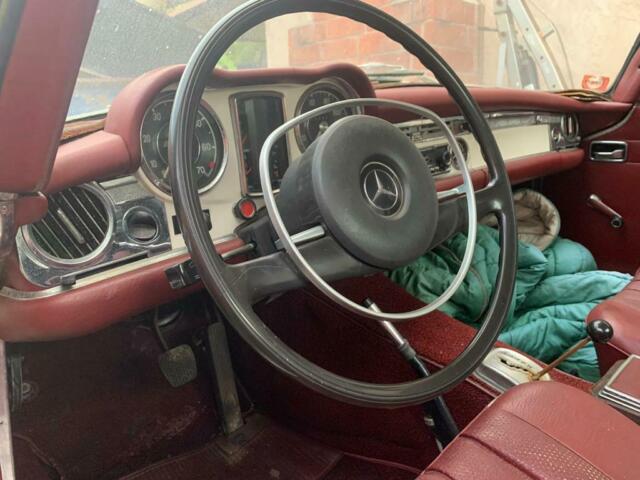 Mercedes-Benz SL-Class 1969 image number 14