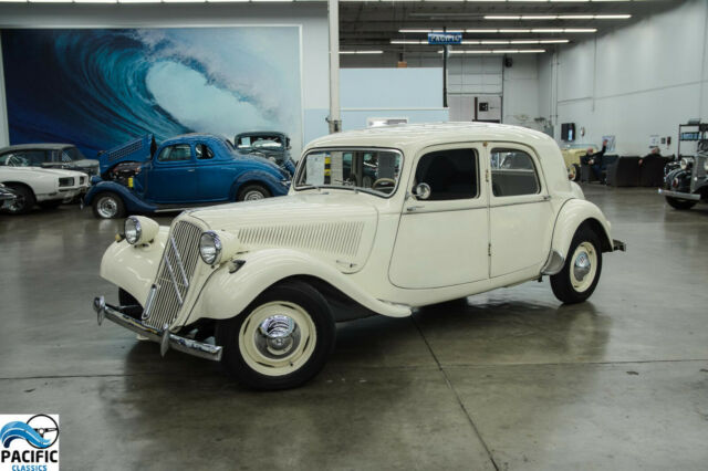 Citroën Traction Avant 1955 image number 0