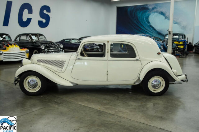 Citroën Traction Avant 1955 image number 1