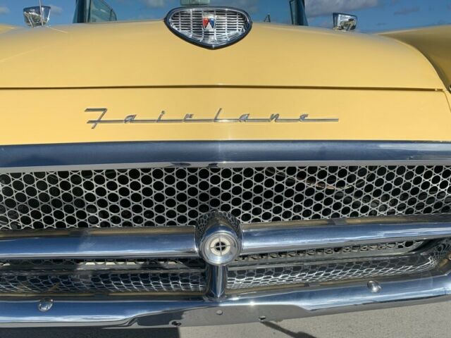 Ford Fairlane 1958 image number 33