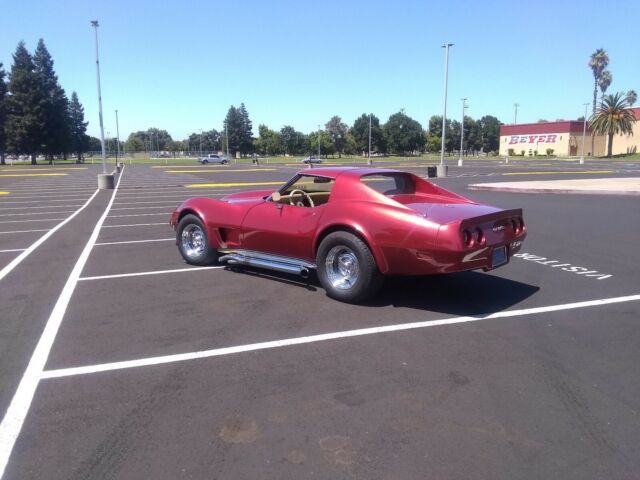 Chevrolet Corvette 1977 image number 1