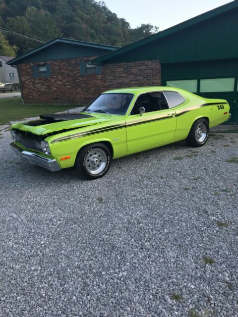 Plymouth Duster 1974 image number 14