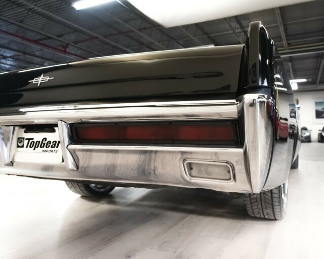 Lincoln Continental 1967 image number 9