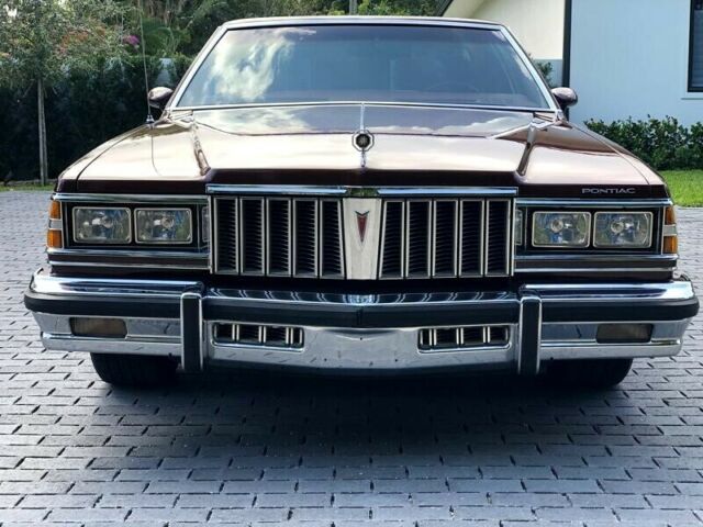 Pontiac Bonneville 1979 image number 1