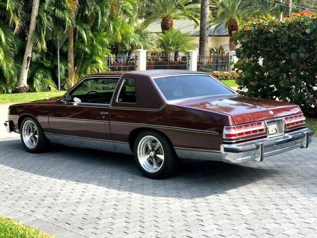 Pontiac Bonneville 1979 image number 29