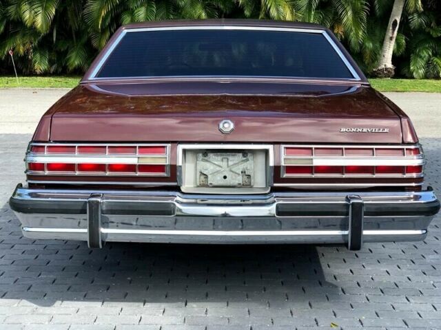 Pontiac Bonneville 1979 image number 4