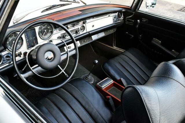 Mercedes-Benz SL-Class 1968 image number 37