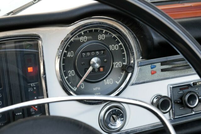 Mercedes-Benz SL-Class 1968 image number 41