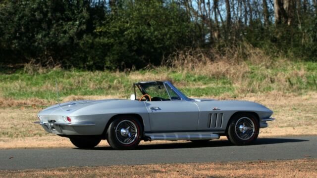 Chevrolet Corvette 1966 image number 31