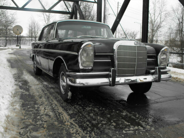 Mercedes-Benz 300-Series 1965 image number 0