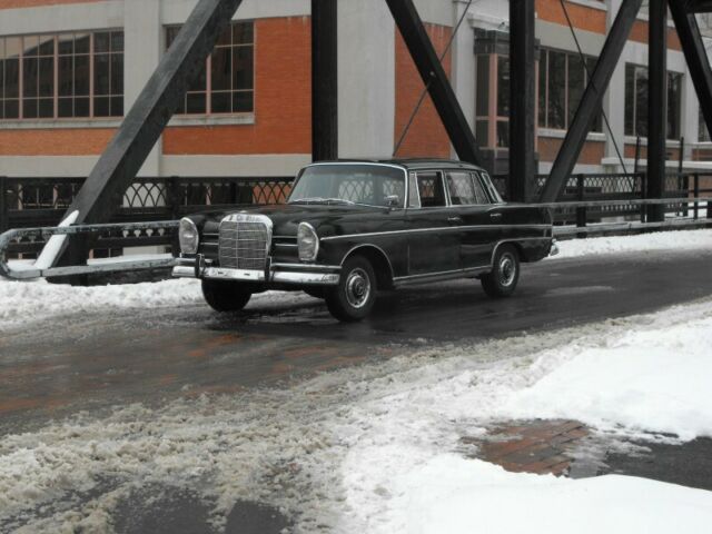 Mercedes-Benz 300-Series 1965 image number 14