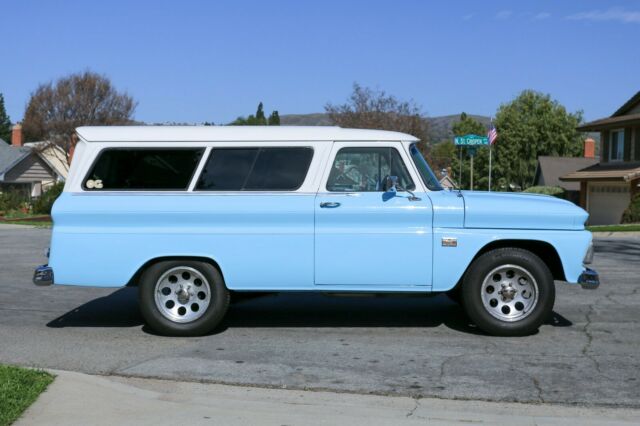 Chevrolet Suburban 1966 image number 1