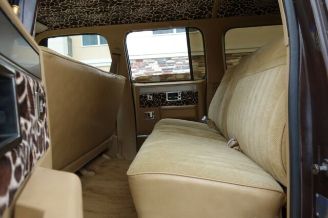 Chevrolet Suburban 1973 image number 37