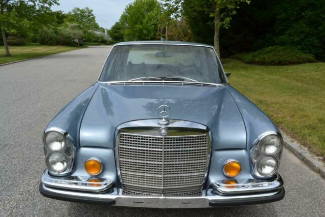 Mercedes-Benz 200-Series 1972 image number 35