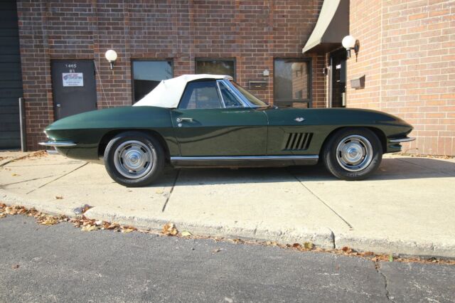 Chevrolet Corvette 1967 image number 30