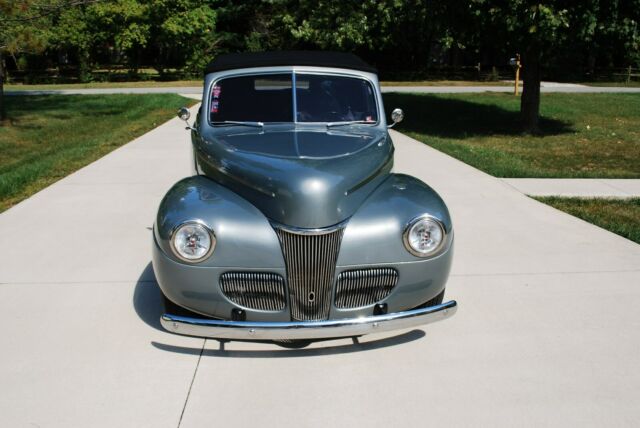 Ford Deluxe 1941 image number 1