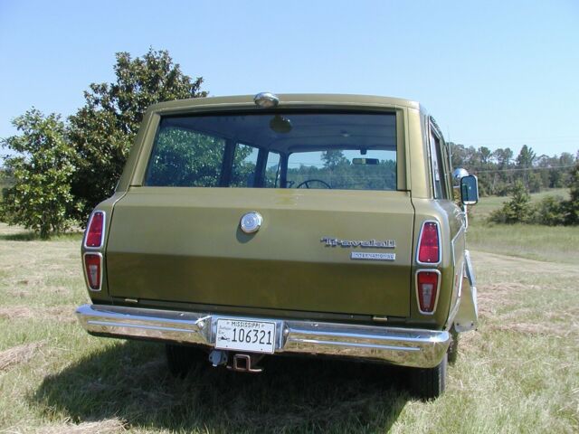 International Harvester Travelall 1973 image number 16