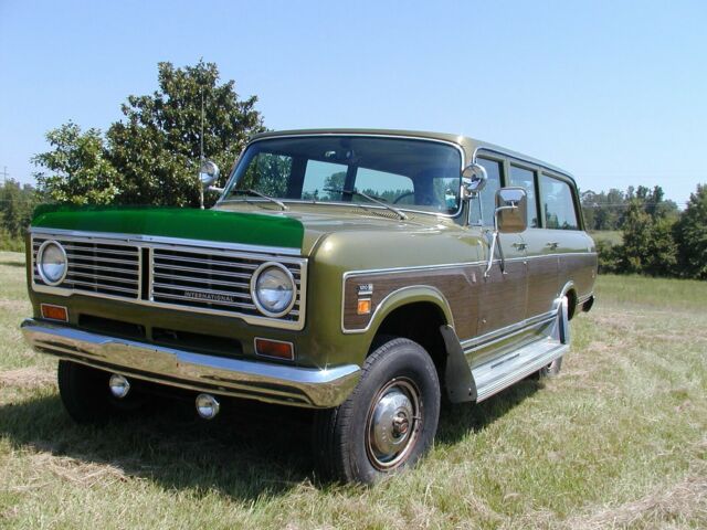 International Harvester Travelall 1973 image number 18